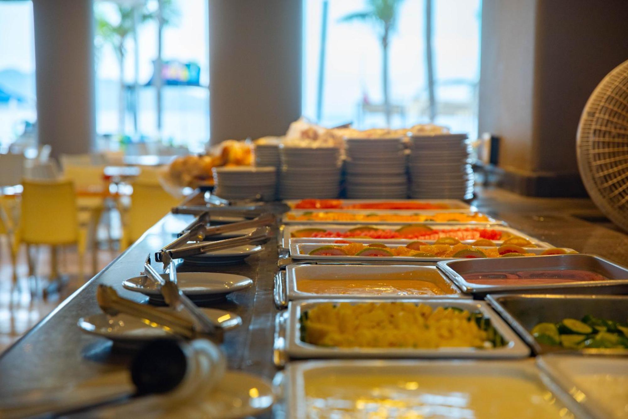 Ritz Acapulco All Inclusive Екстериор снимка A chafing dish buffet