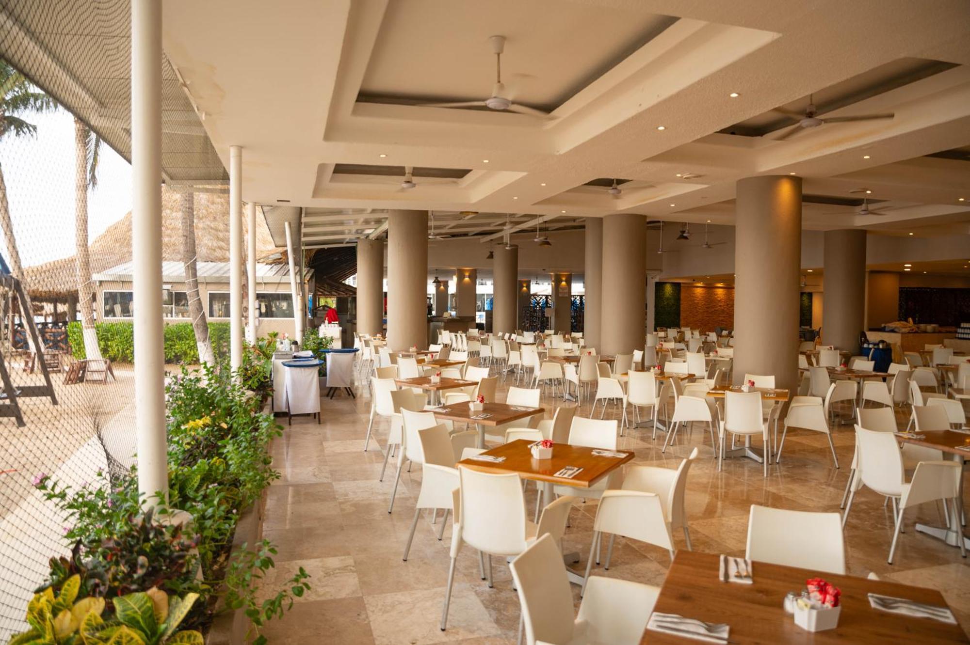Ritz Acapulco All Inclusive Екстериор снимка The restaurant at the hotel