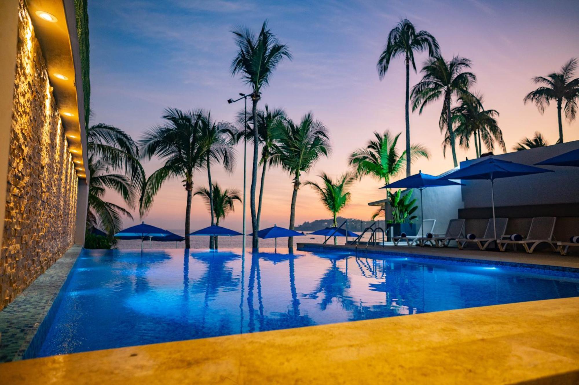 Ritz Acapulco All Inclusive Екстериор снимка Infinity pool at the hotel
