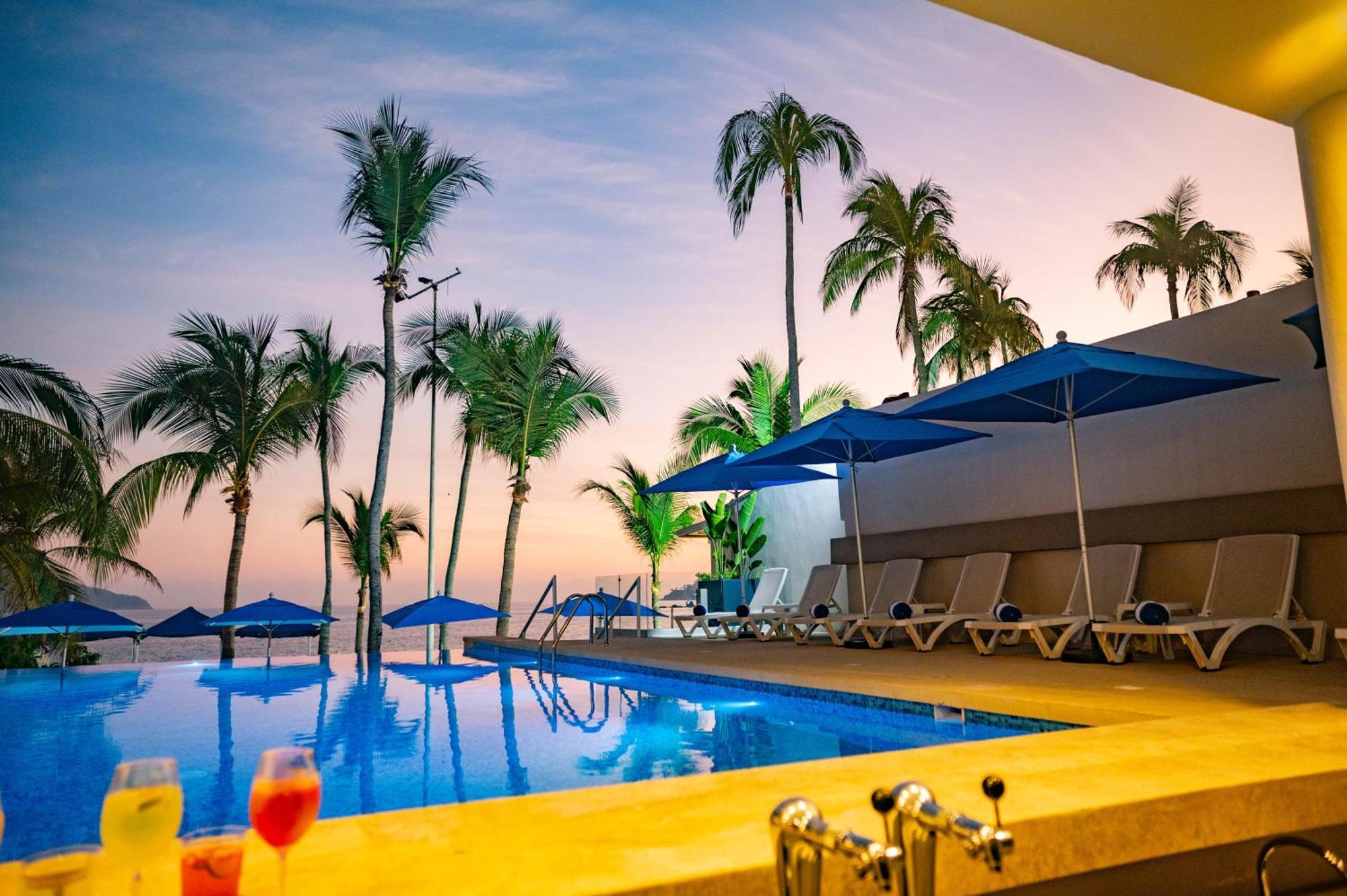 Ritz Acapulco All Inclusive Екстериор снимка The swimming pool at the hotel